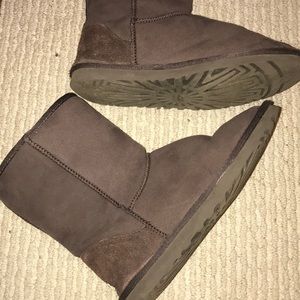 UGG Women’s Classic Short Chocolate